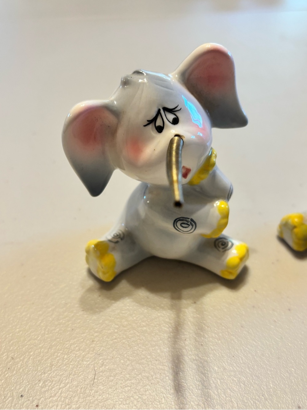 Vintage 1950 Norcrest Ceramic Elephant Figurine salt and pepper shaker set - Picture 2 of 9